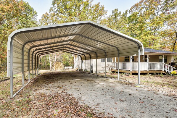 Property grounds - Families Welcome! Home w/ Fire Pit in Soddy-Daisy (Soddy-Daisy)