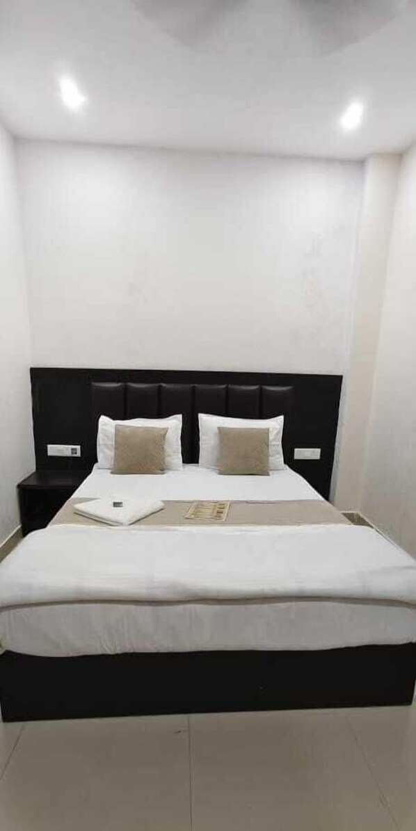 Rollaway beds, free WiFi, bed sheets