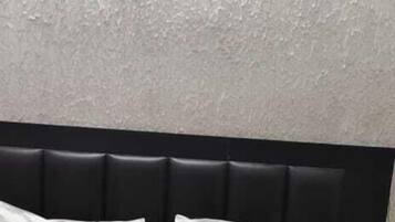 Deluxe-Zimmer | Zustellbetten, kostenloses WLAN, Bettwäsche