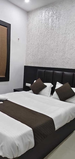 Deluxe Room | Rollaway beds, free WiFi, bed sheets
