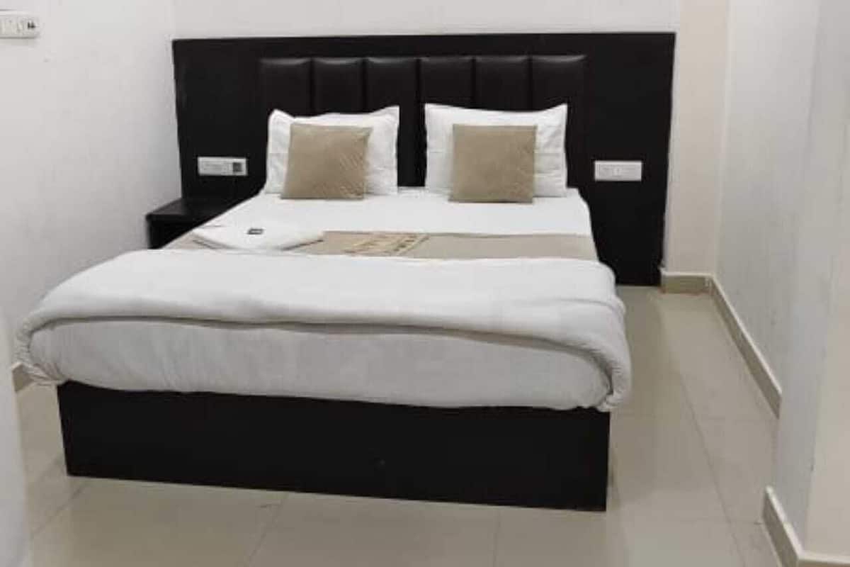 Standard Room | Rollaway beds, free WiFi, bed sheets