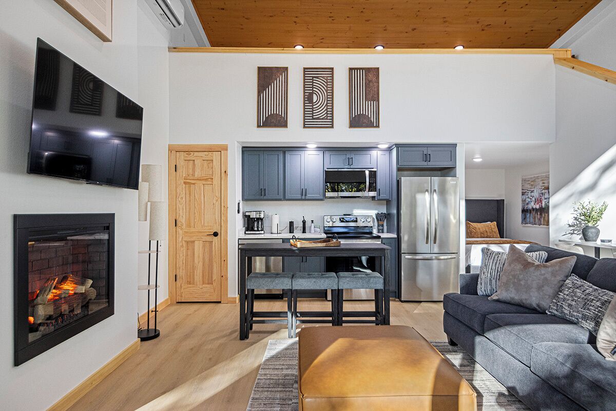 Smart TV, fireplace
