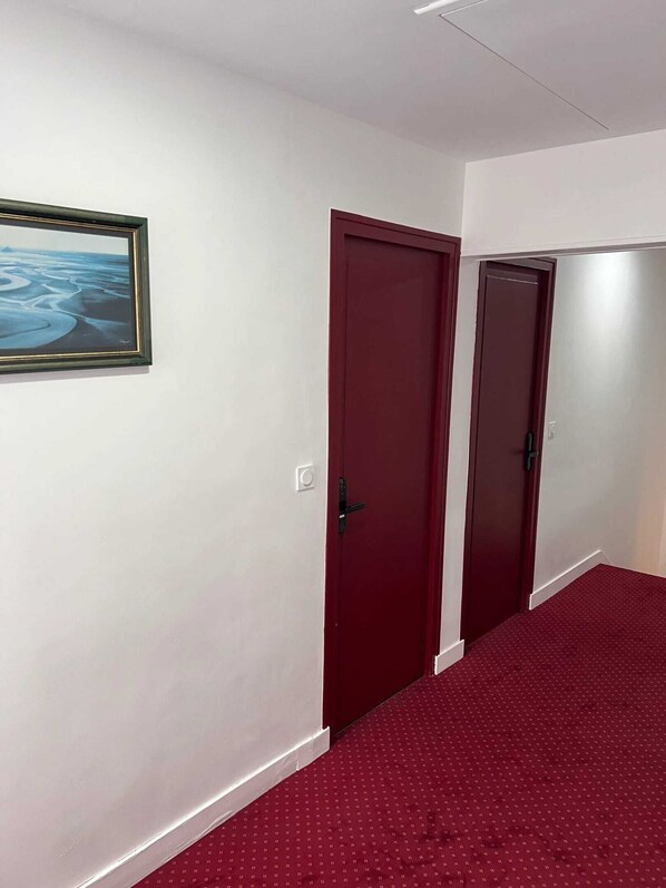 Interior - Homerez - Spacious House in Montebourg with Garden (Montebourg)