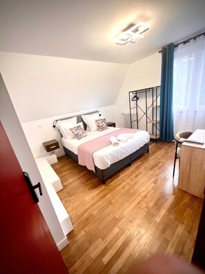 Room - Homerez - Spacious House in Montebourg with Garden (Montebourg)