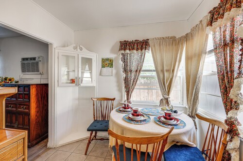 High Walkability! Extended Stay in Riverside