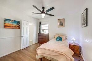 2 bedrooms, desk, iron/ironing board, Internet