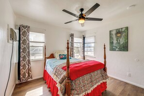 2 bedrooms, desk, iron/ironing board, internet - High Walkability! Extended Stay in Riverside (Riverside)