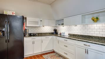 Fridge, microwave, dishwasher, coffee/tea maker