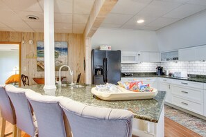 Fridge, microwave, dishwasher, coffee/tea maker