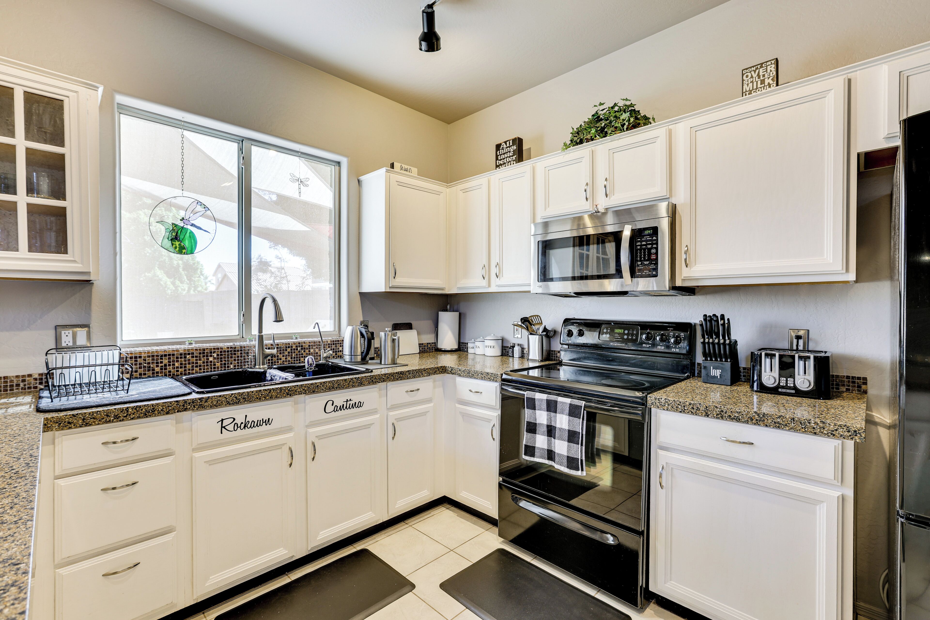 Fridge, microwave, stovetop, dishwasher