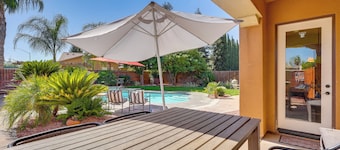Outdoor Oasis w/ Fire Pit: Pet-Friendly Fresno Gem