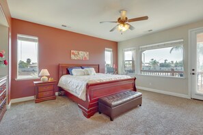 4 bedrooms, desk, iron/ironing board, internet