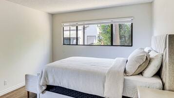 1 bedroom, iron/ironing board, internet, bed sheets