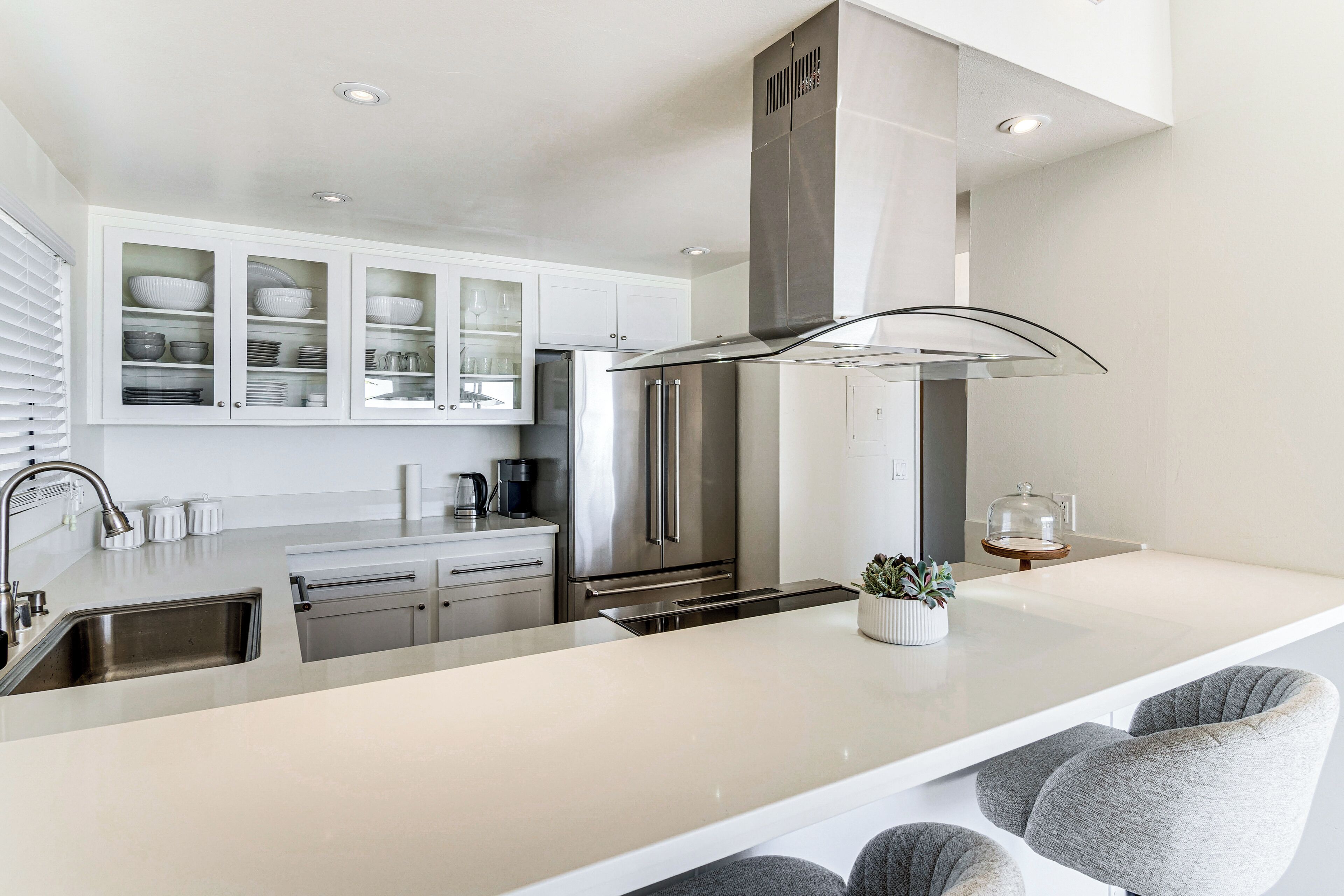 Fridge, stovetop, dishwasher, coffee/tea maker