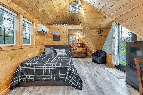5 Mi to Wine Trails: Finger Lakes Tiny Home