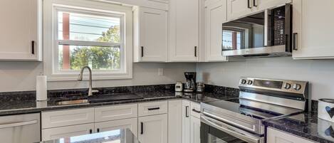 Refrigerador, microondas, parrilla de estufa y lavavajillas