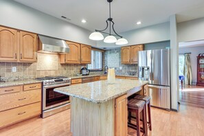 Cookware/dishes/utensils - 5 Mi to Princeton: Family Home w/ Deck & Yard! (West Windsor Township)