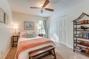 3 Schlafzimmer, Schreibtisch, Bügeleisen/Bügelbrett, Reisekinderbett