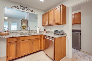 Refrigerador, microondas, parrilla de estufa y lavavajillas 