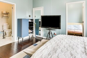 デスク、アイロン / アイロン台、インターネット、ベッドシーツ