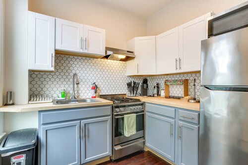 Explore & Work! Stylish Washington Heights Duplex