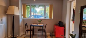 Casa, 1 camera da letto, vista giardino | Ristoranti