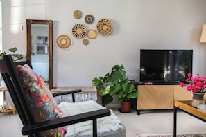 Maison, 1 chambre, vue jardin | Salle de séjour | Livres