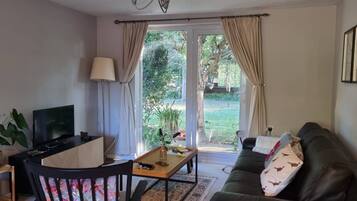 独立别墅, 1 间卧室, 花园景观 | 客厅 | 书