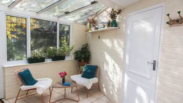 House, 1 Bedroom, Garden View | Living room | Books