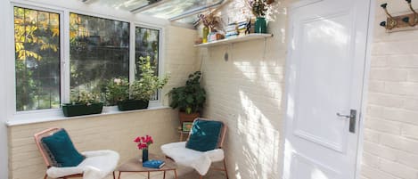 House, 1 Bedroom, Garden View | Living room | Books