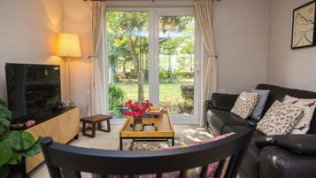 House, 1 Bedroom, Garden View | Living room