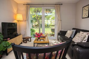 House, 1 Bedroom, Garden View | Living room | Books - Calm Private Annex Ideal to Work, Rest & Explore (Ashford)