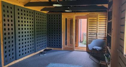 Calm Private Annex Ideal to Work, Rest & Explore