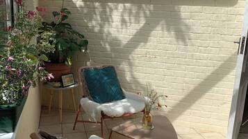 Casa, 1 habitación, vista al jardín | Balcón