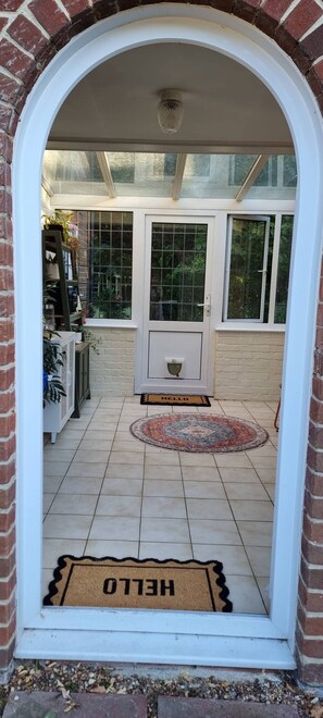 Casa, 1 quarto, vista para o jardim | Detalhe da fachada