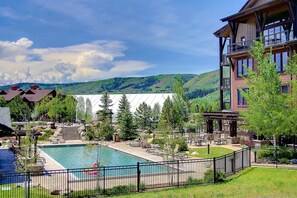 Lämmitetty uima-allas