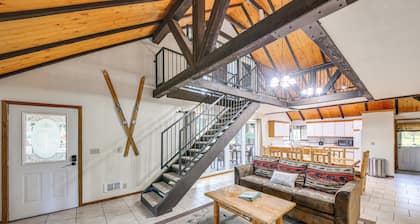 1 Mi to Dtwn Libby: Peaceful Home w/ Creek Access!