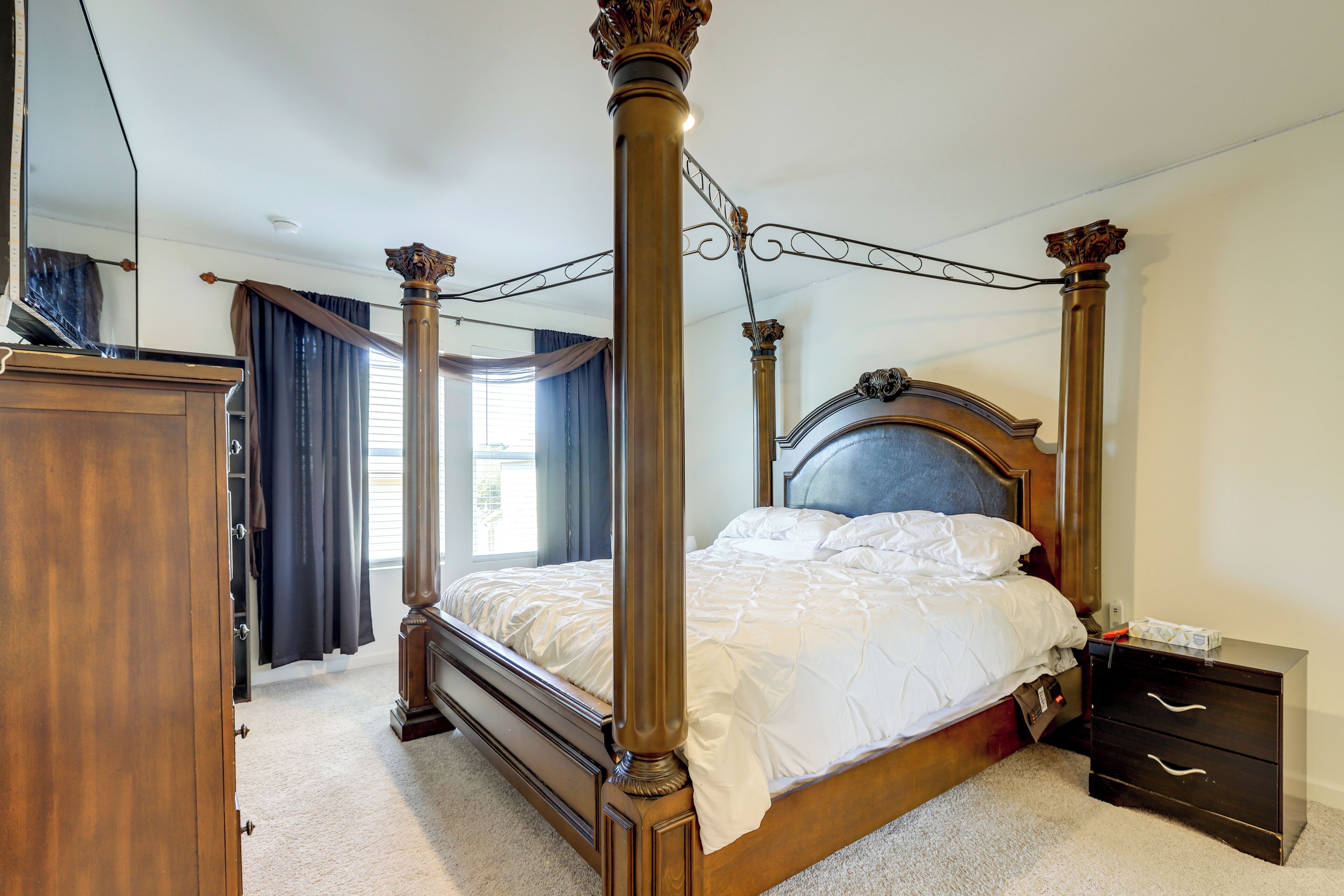 3 soverom, strykejern/-brett, internettilgang og sengetøy