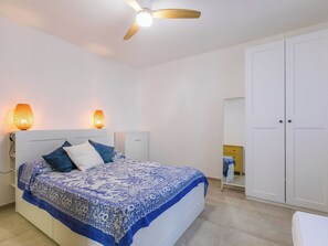 1 bedroom, travel cot, free WiFi, bed sheets