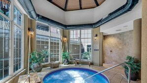 室內 SPA 浴池