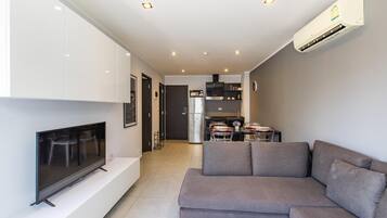 Διαμέρισμα, Μπαλκόνι, Θέα στο Βουνό | Περιοχή καθιστικού