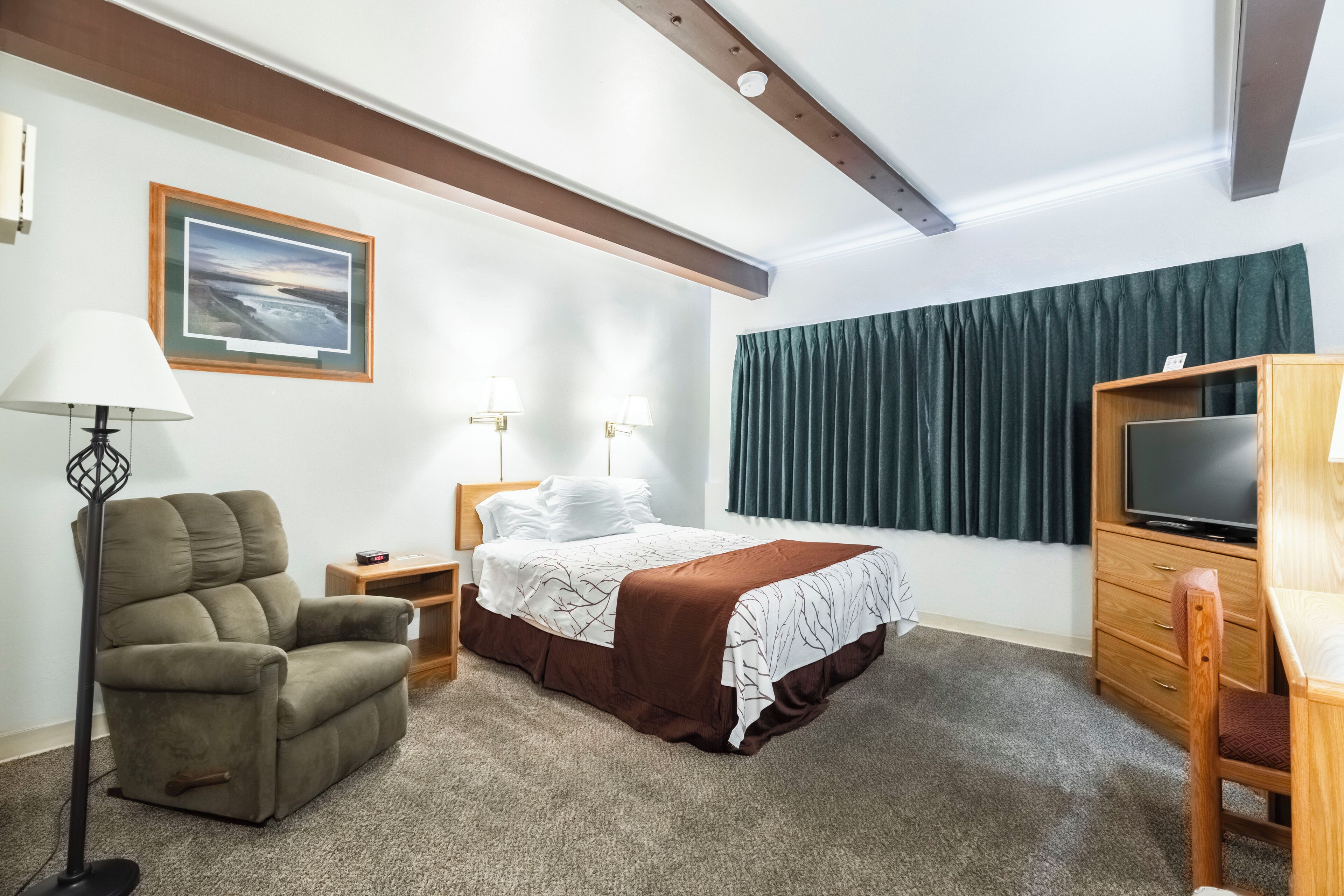 Iron/ironing board, Internet, bed sheets