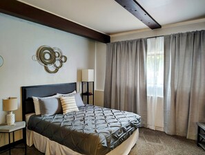 Strykejern/-brett, internettilgang og sengetøy