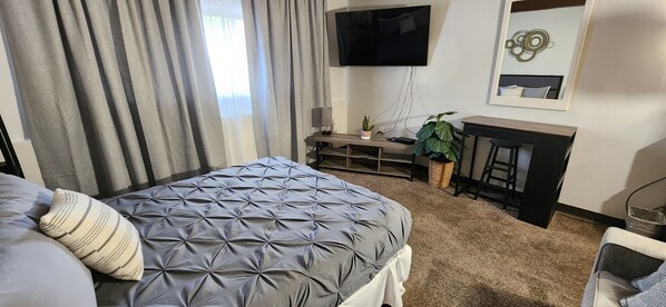 Tabla de planchar con plancha, Internet, ropa de cama