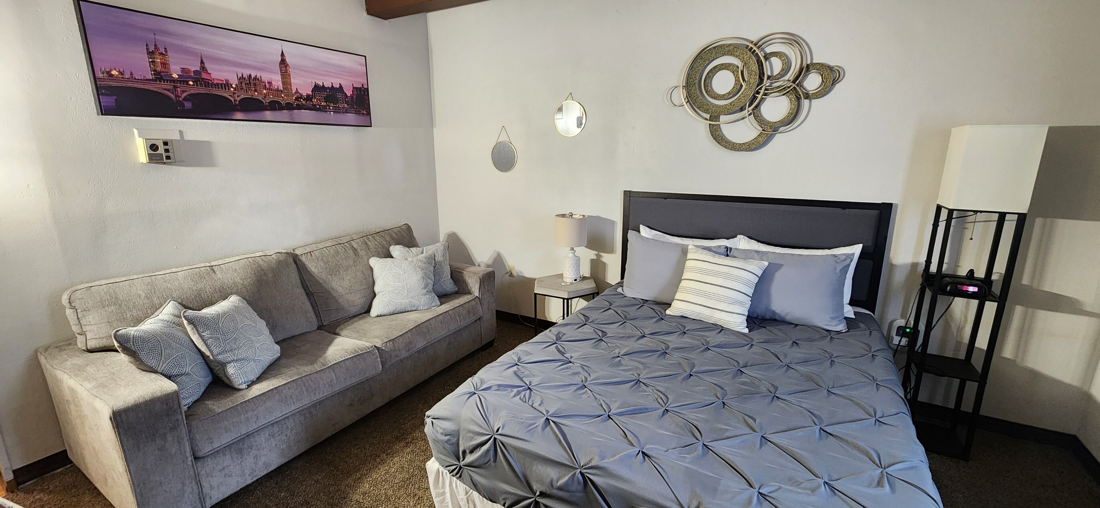 Tabla de planchar con plancha, Internet, ropa de cama