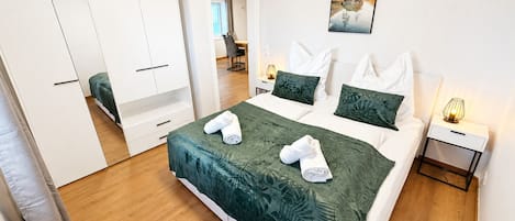 1 bedroom, bed sheets