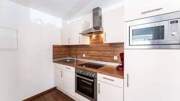 Kühlschrank, Ofen, Herdplatte, Geschirrspüler