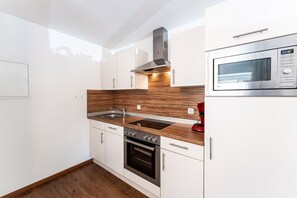 Réfrigérateur, four, plaque de cuisson, lave-vaisselle