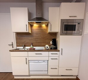 Réfrigérateur, four, plaque de cuisson, lave-vaisselle