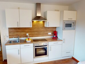 Fridge, oven, dishwasher, coffee/tea maker